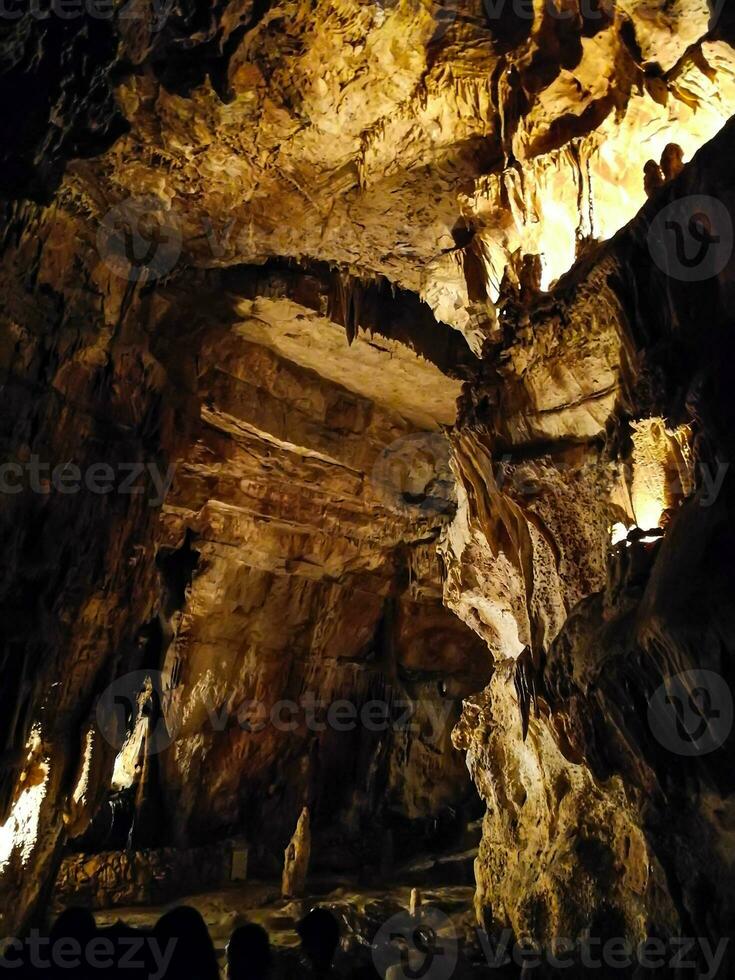 detalj av grottor i de serra de mira d'aire, i portugal foto