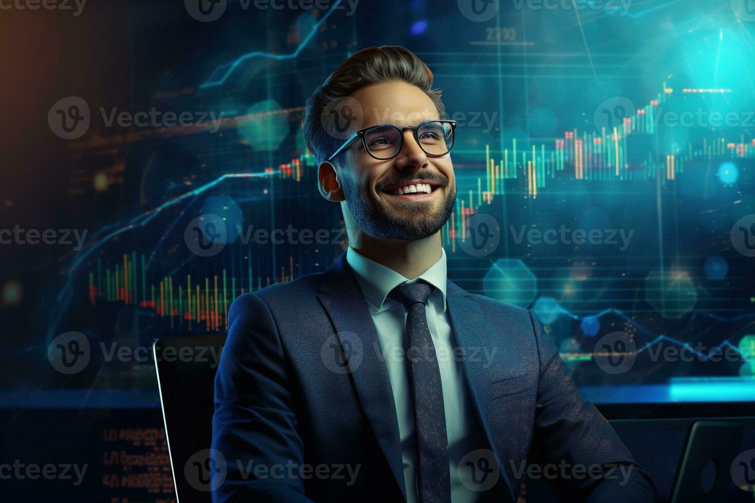 porträtt av en stilig ung affärsman i kostym och glasögon Sammanträde på de tabell med korsade vapen och ser på kamera. stock marknadsföra Diagram på de bakgrund ai genererad foto