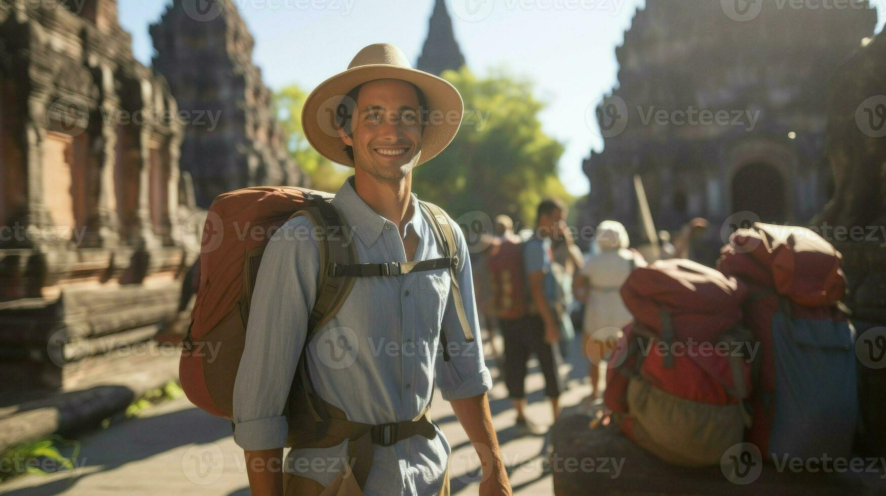 ung man njuter hans resa i en historisk plats.. generativ ai foto