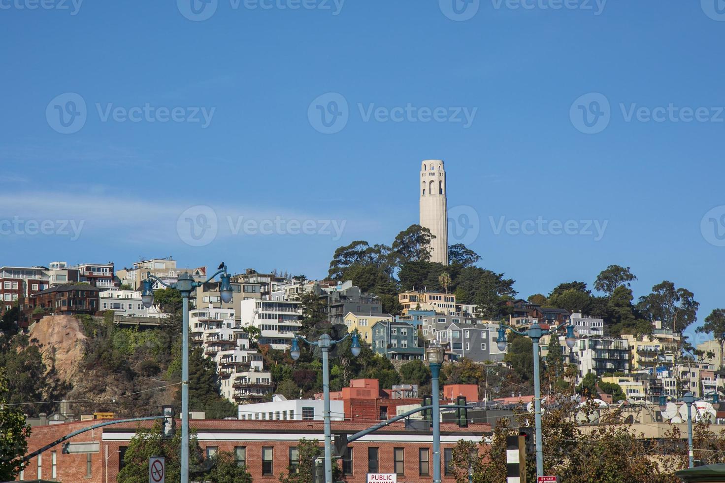 en vy av coit tower i san francisco foto