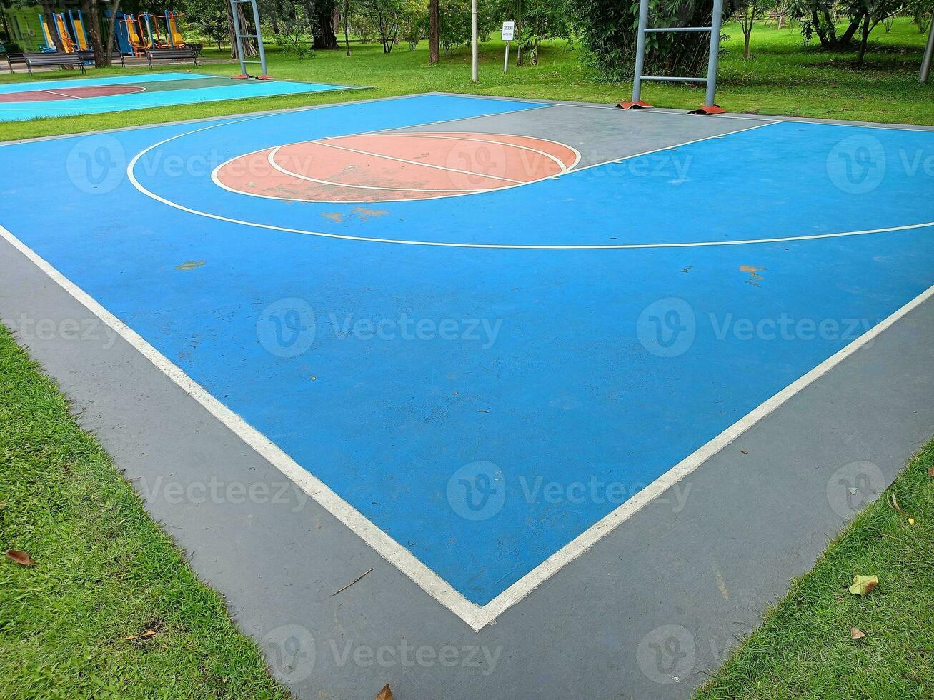 basketboll domstol och domstol rader i bangkok parkera, thailand foto