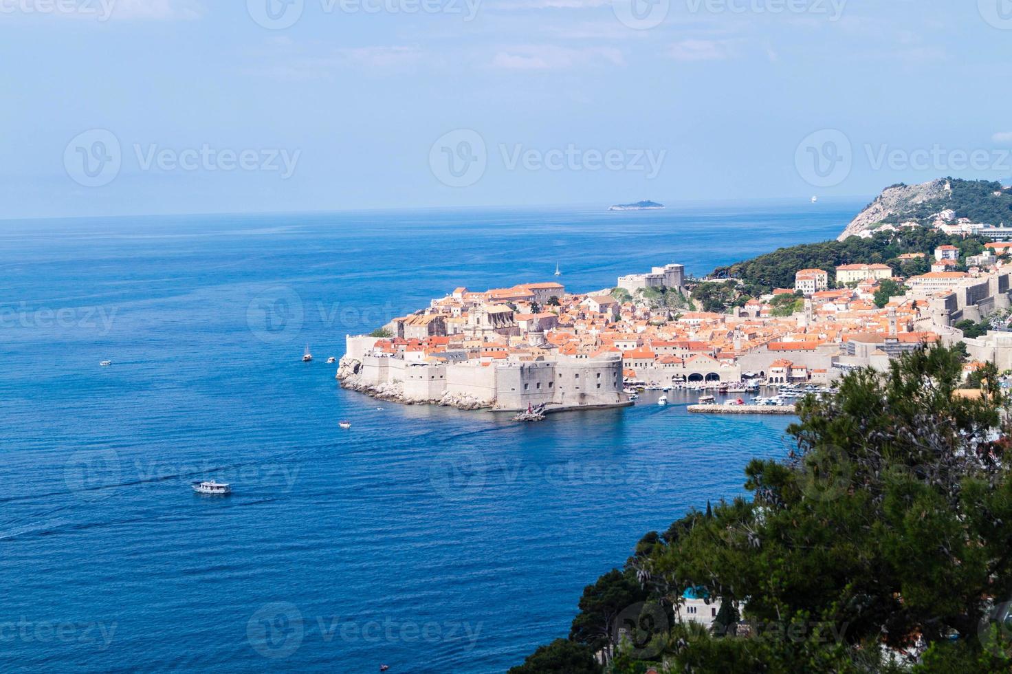 vandringsled från toppen av berget sdr till Dubrovniks gamla stad foto