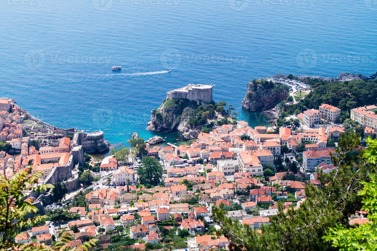 vandringsled från toppen av berget sdr till Dubrovniks gamla stad foto