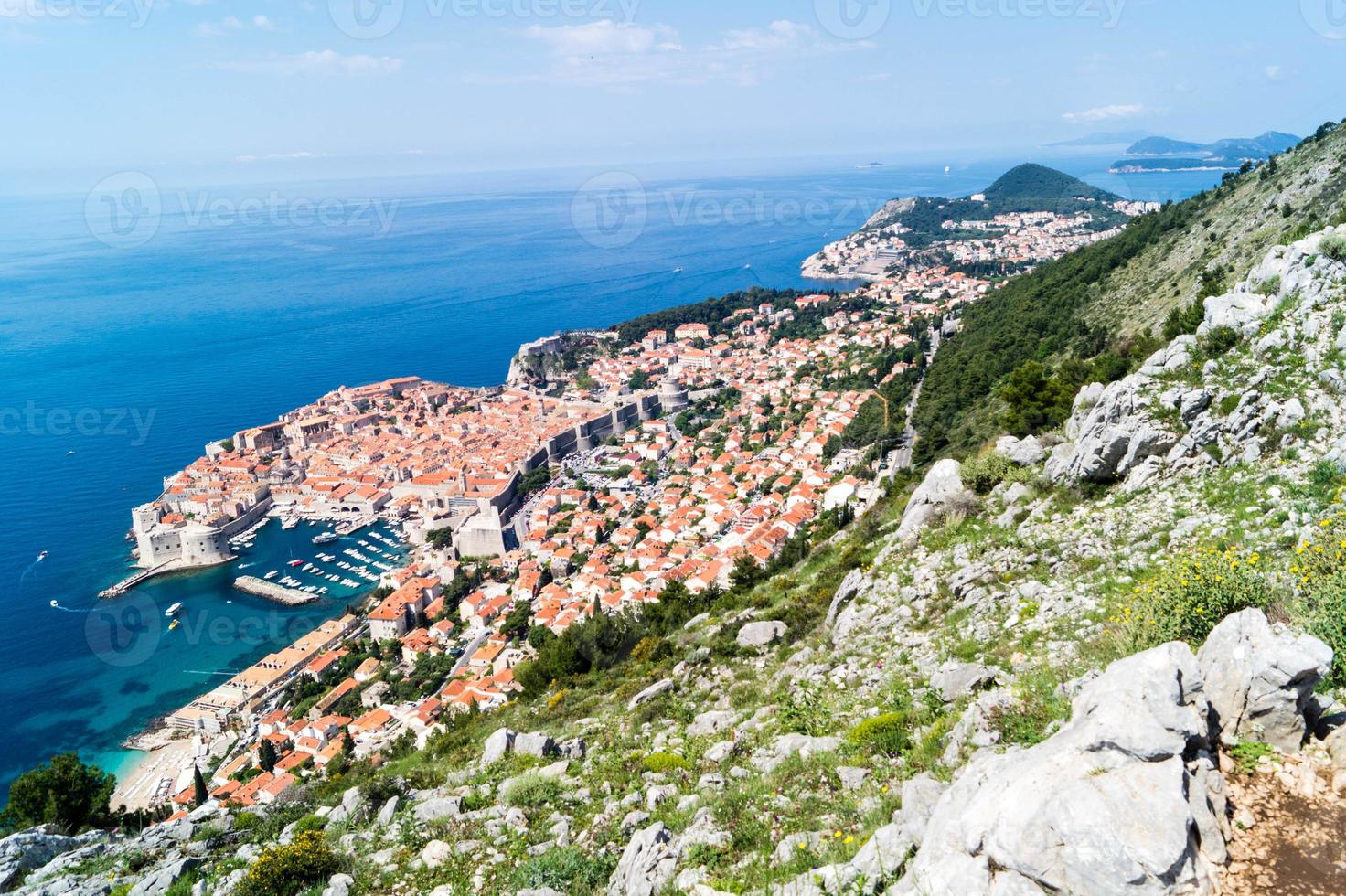 vandringsled från toppen av berget sdr till Dubrovniks gamla stad foto