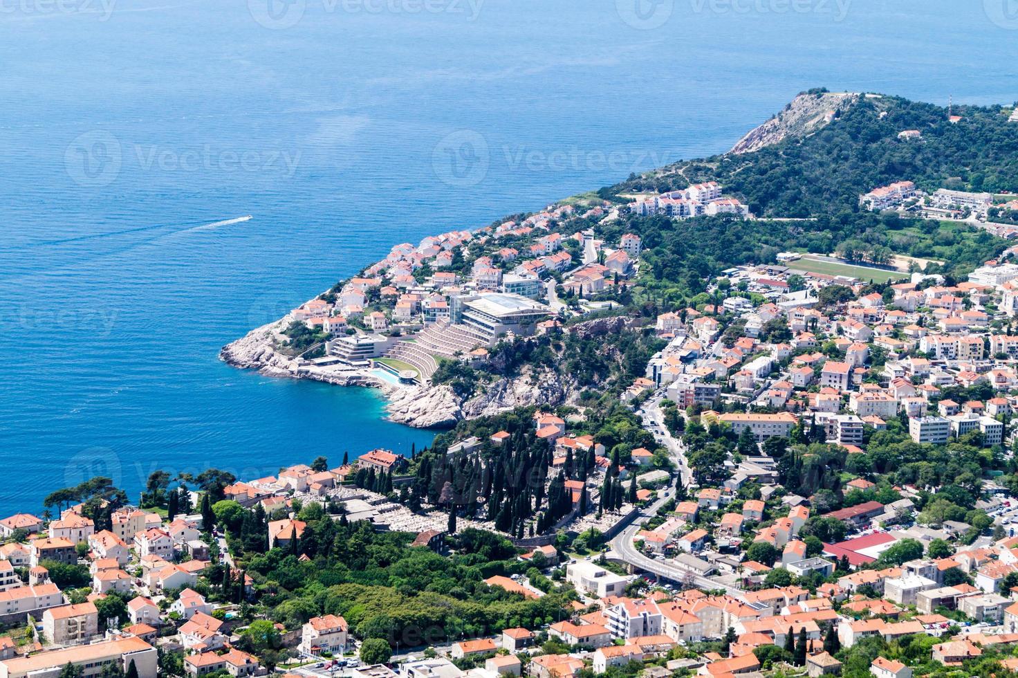 vandringsled från toppen av berget sdr till Dubrovniks gamla stad foto