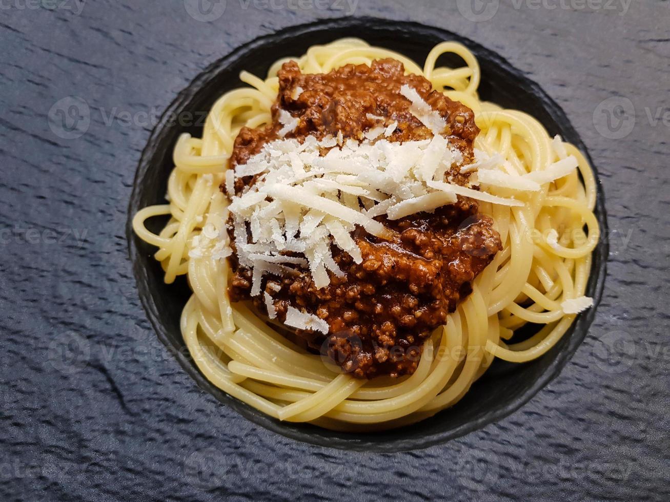 spaghetti bolognese med tomatsås foto