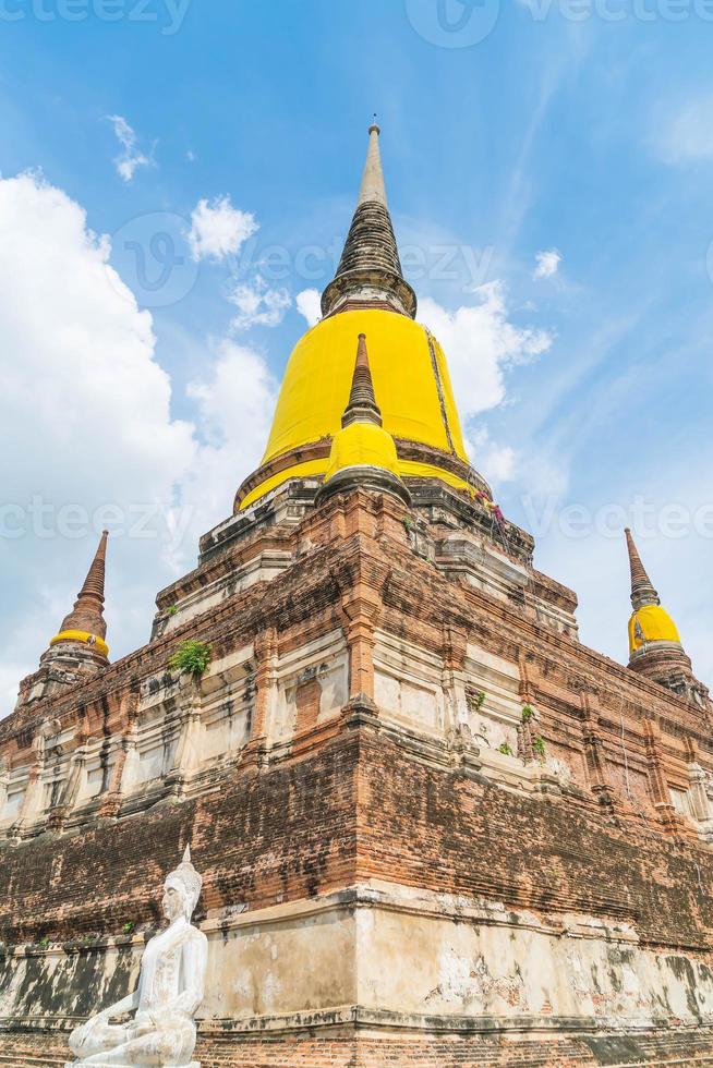 vacker gammal arkitektur historisk för ayutthaya i Thailand - öka färgbehandlingsstil foto