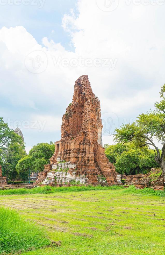 vacker gammal arkitektur historisk för ayutthaya i Thailand - öka färgbehandlingsstil foto