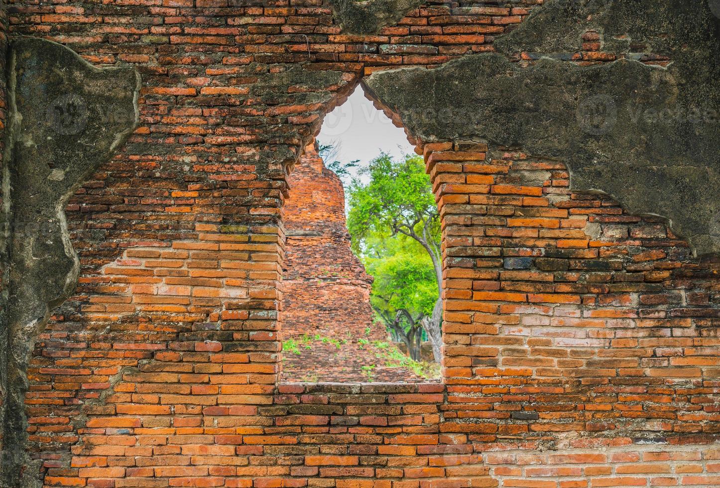 vacker gammal arkitektur historisk för ayutthaya i Thailand - öka färgbehandlingsstil foto