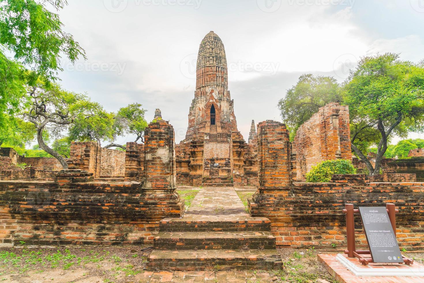 vacker gammal arkitektur historisk för ayutthaya i Thailand - öka färgbehandlingsstil foto