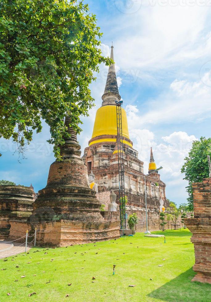 vacker gammal arkitektur historisk för ayutthaya i Thailand - öka färgbehandlingsstil foto