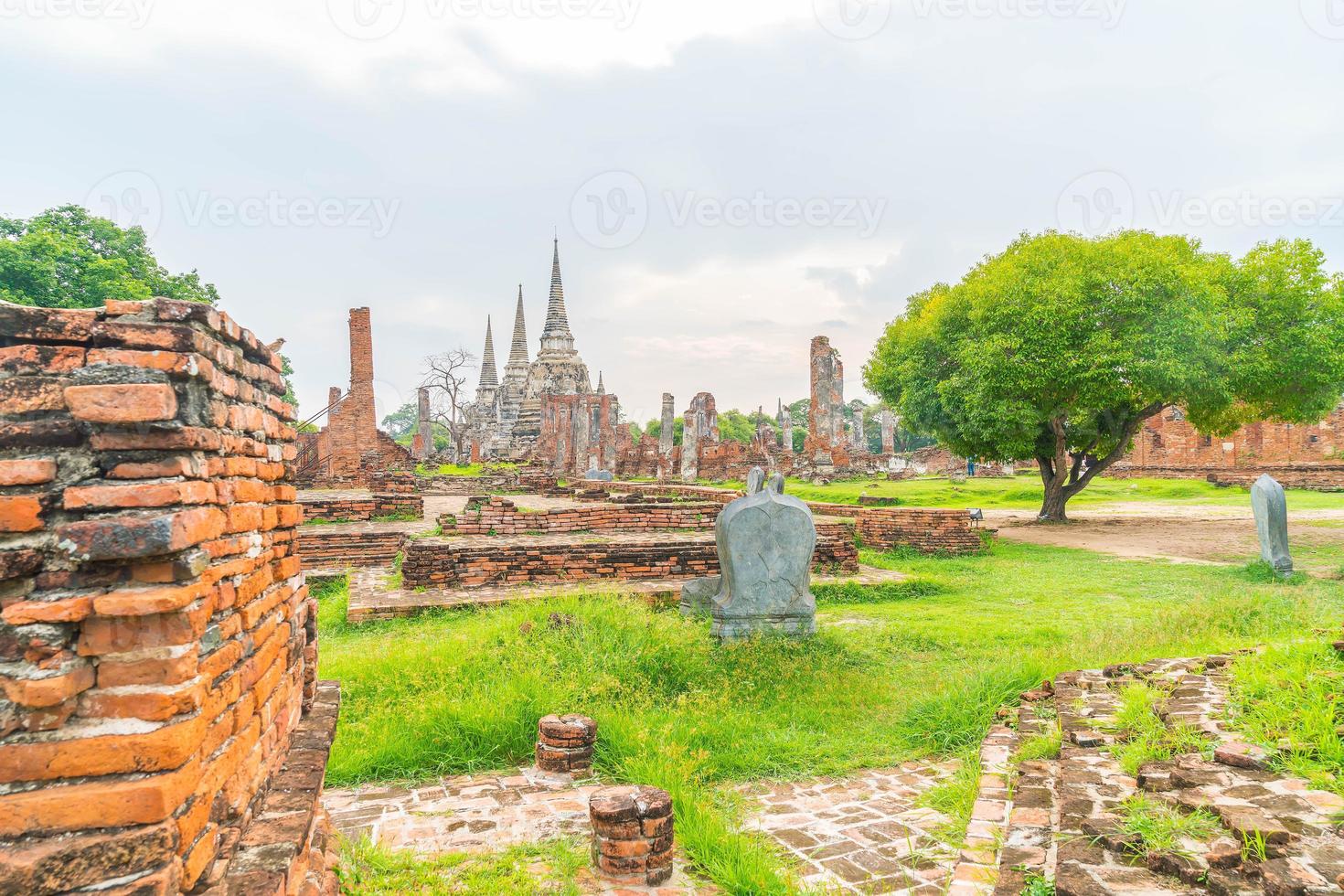 vacker gammal arkitektur historisk för ayutthaya i Thailand - öka färgbehandlingsstil foto