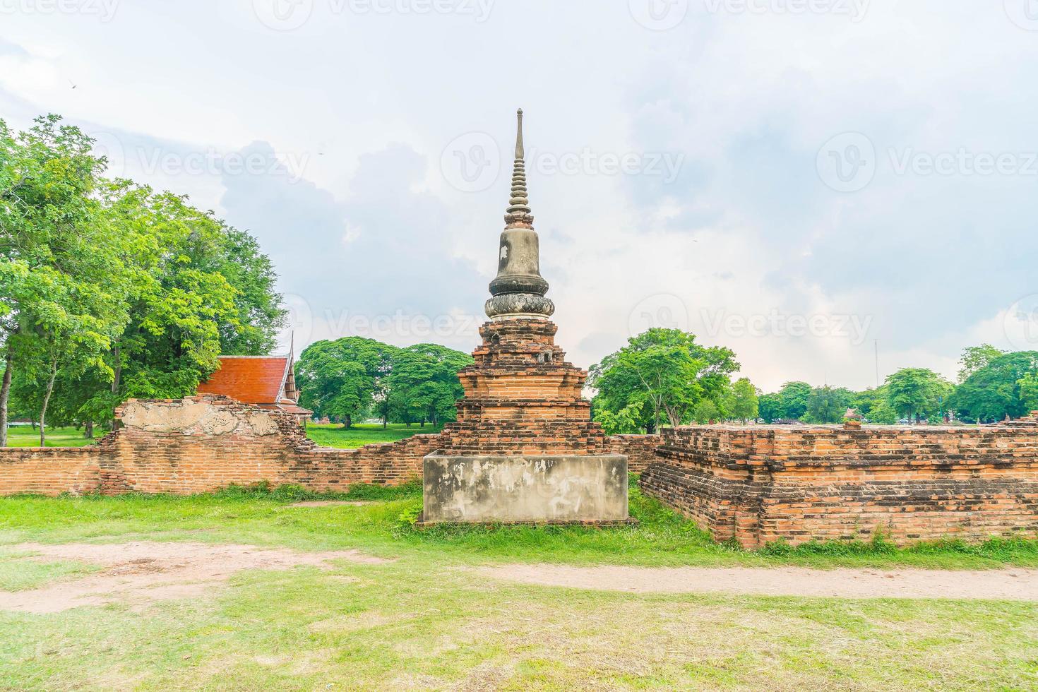 vacker gammal arkitektur historisk för ayutthaya i Thailand - öka färgbehandlingsstil foto