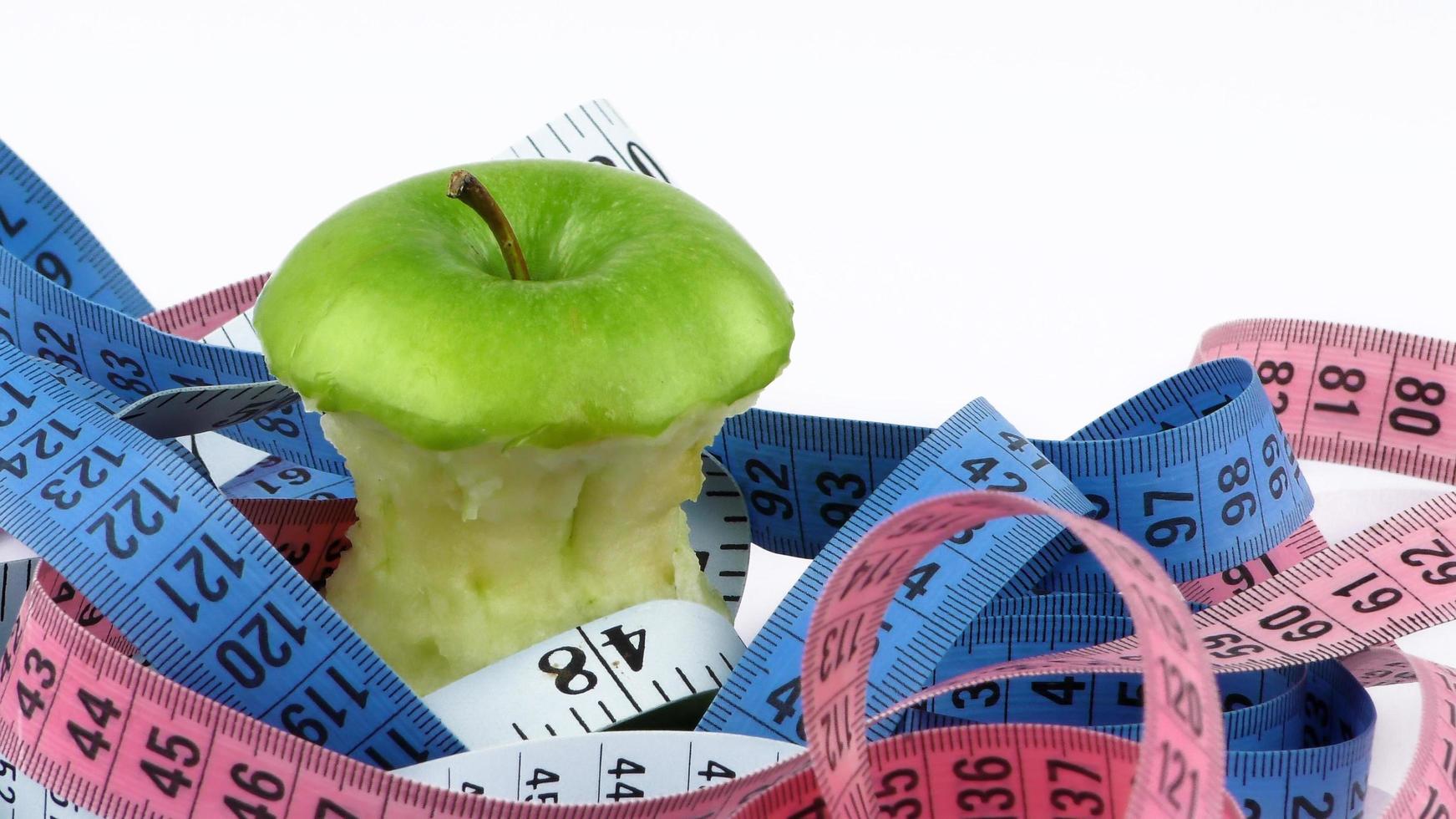 hälsosam frukt äpple och mätning foto