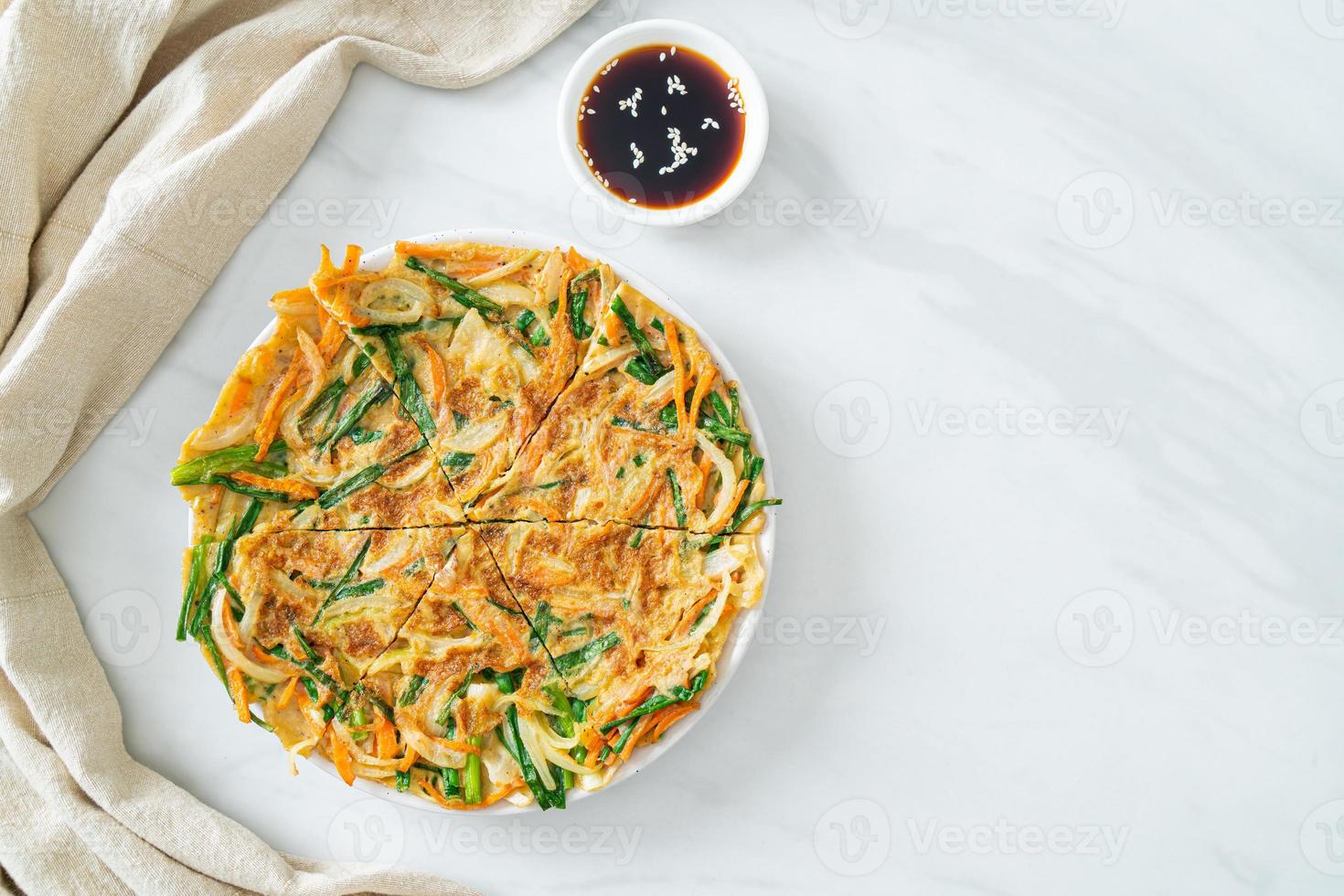 pajeon eller koreansk pannkaka eller koreansk pizza foto