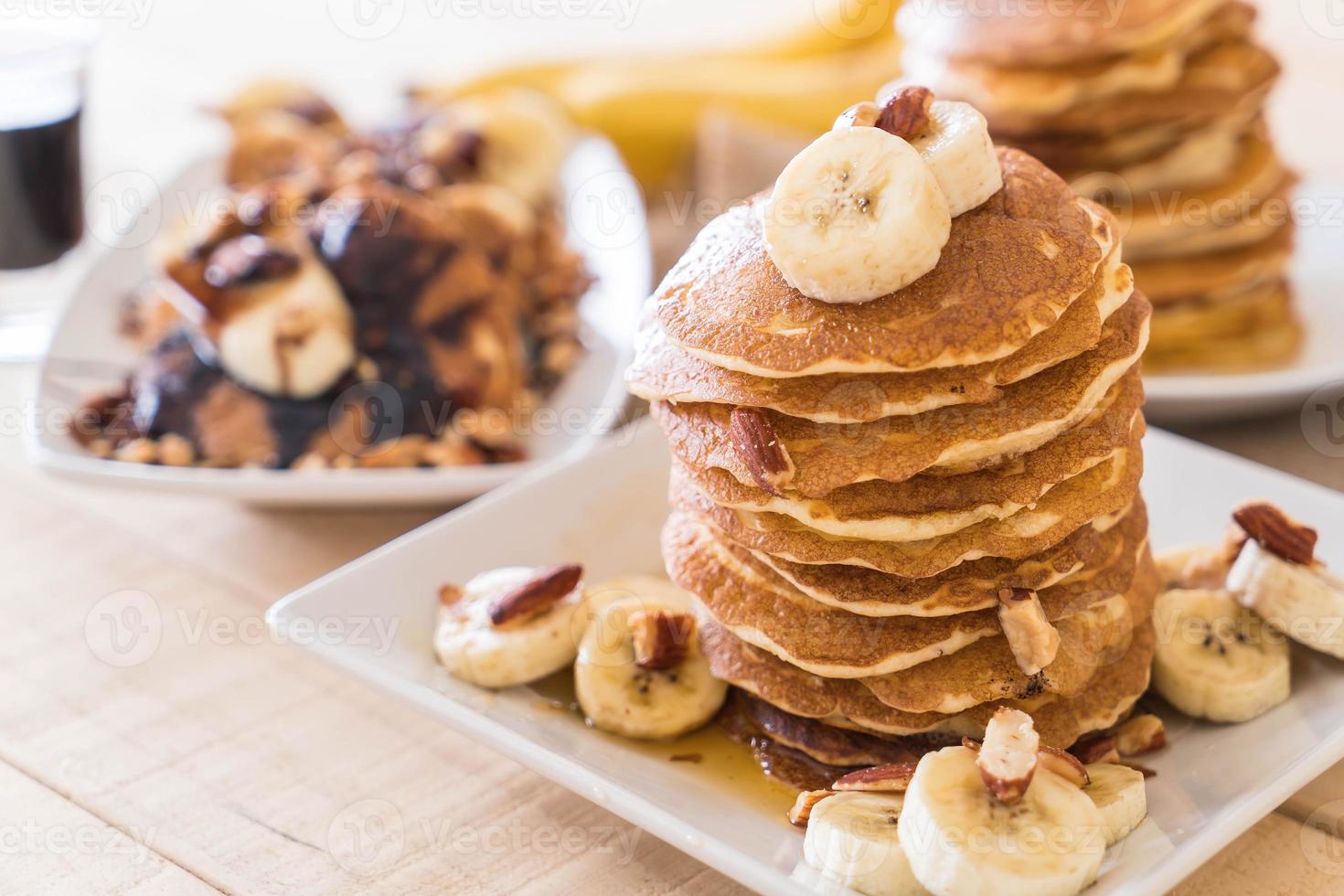 mandelbananpannkaka med honung foto