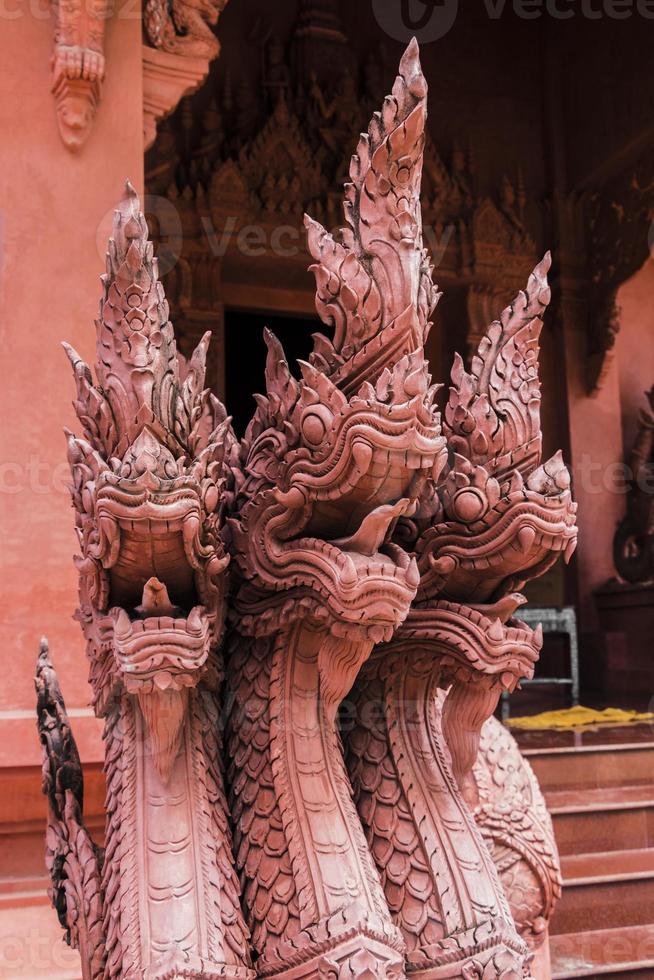 drakar, skorpionfisk, Wat sila ngu rött tempel, Koh Samui Thailand. foto