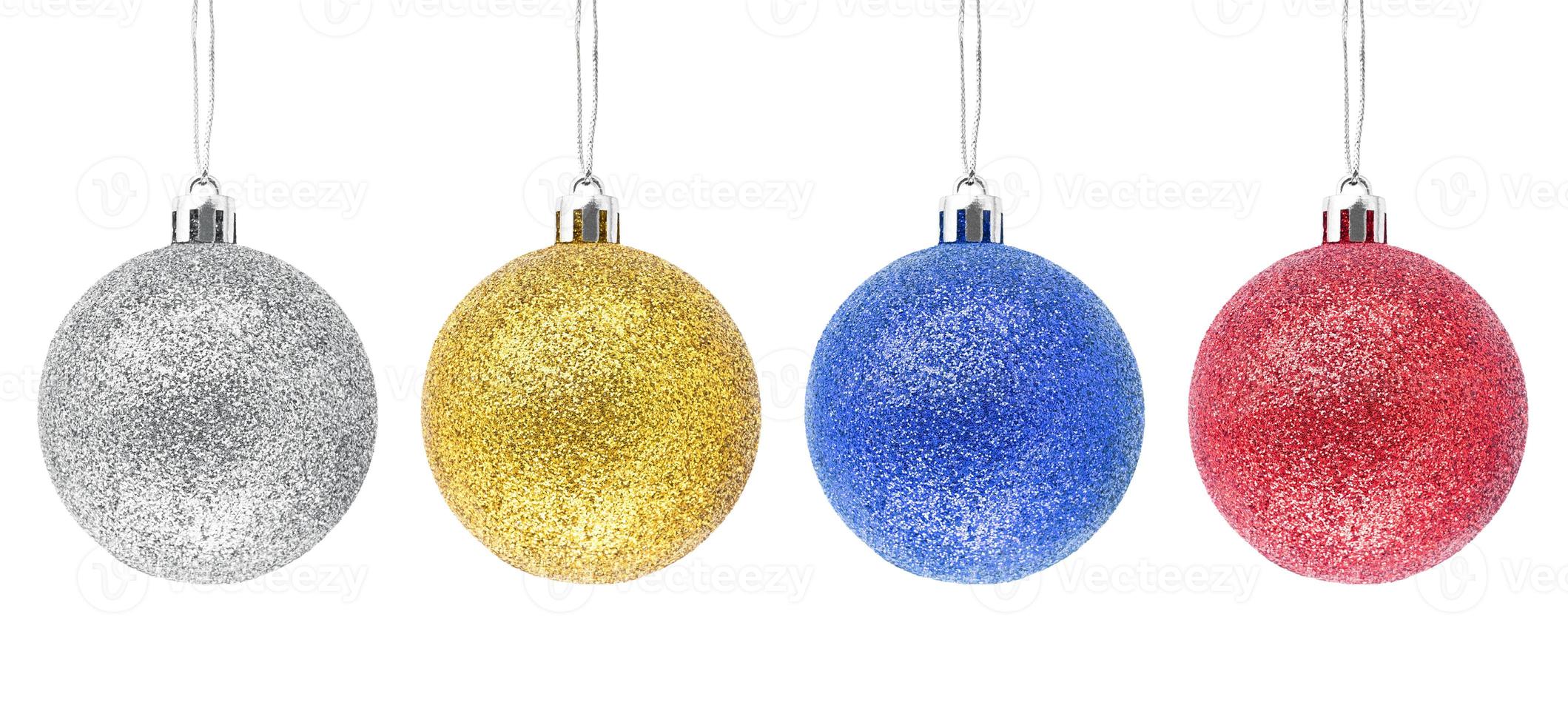 hängande silver, gyllene, blå, röda glitter julgranskulor foto