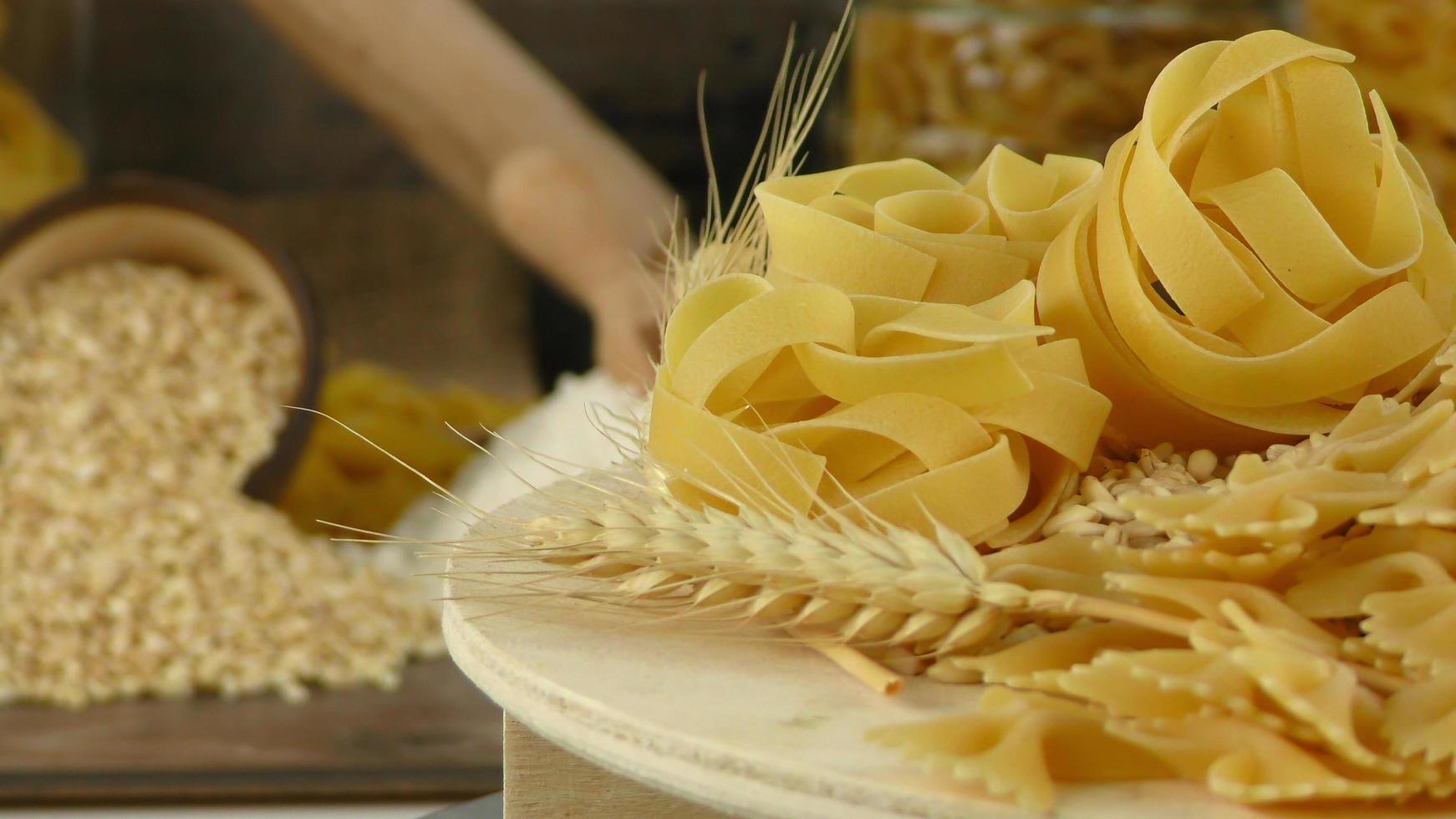 italiensk makaronipasta okokt foto