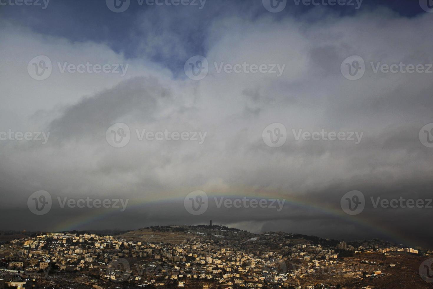 regnbåge med utsikt över den gamla staden Jerusalem foto