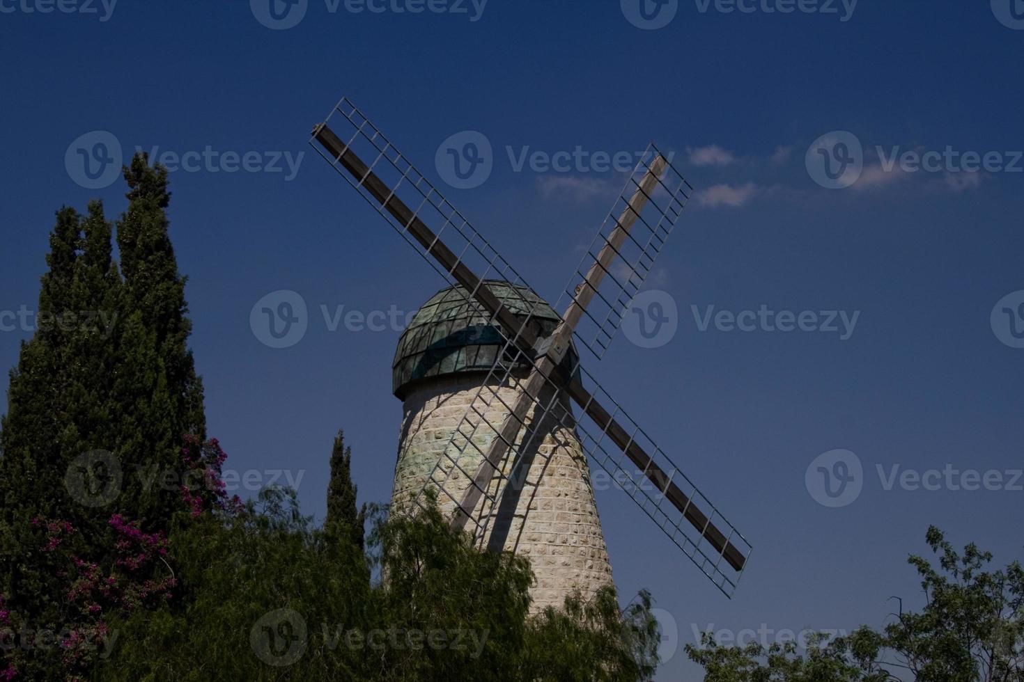 gammal väderkvarn i Jerusalem foto