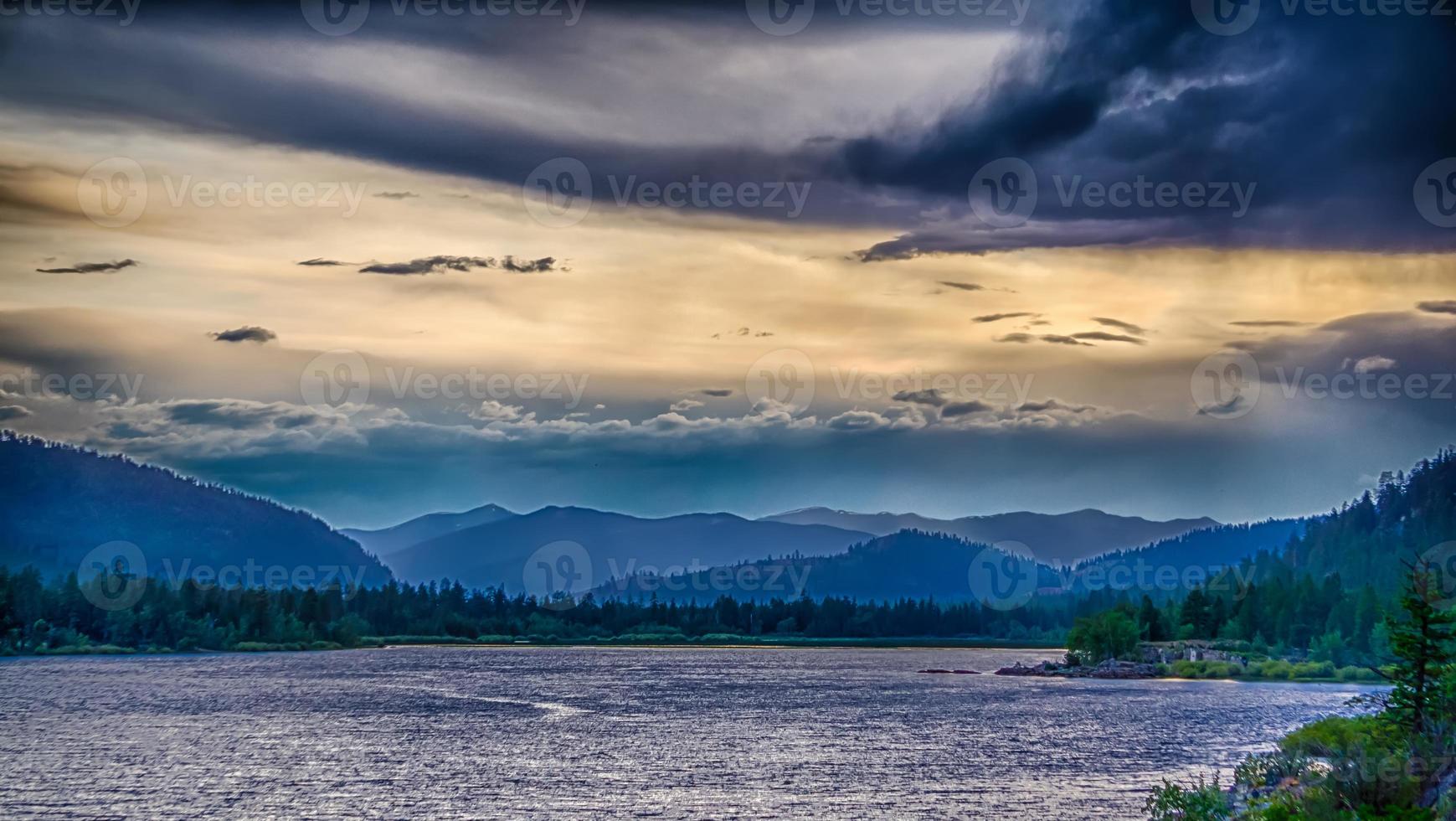 natur och scener runt flathead national forest montana foto