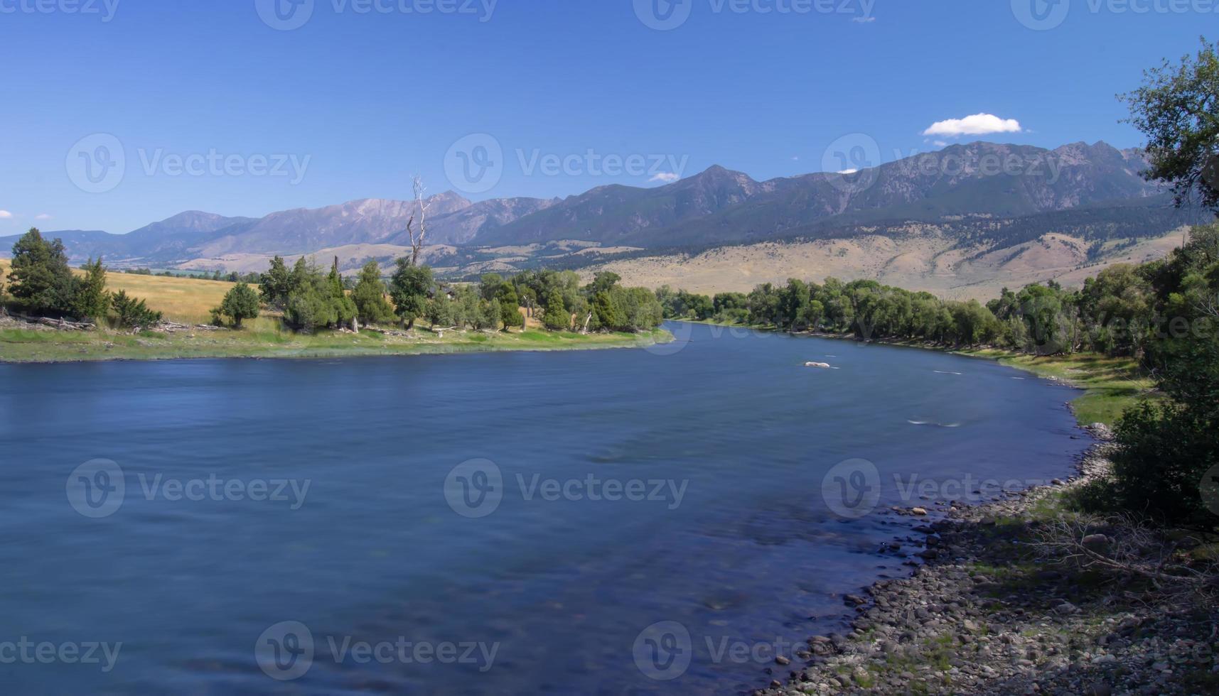 Yellowstone River vid soluppgång nära Yellowstone Park foto