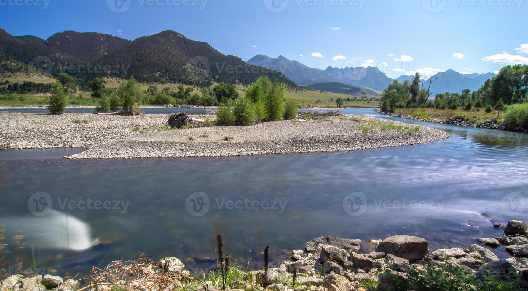 Yellowstone River vid soluppgång nära Yellowstone Park foto