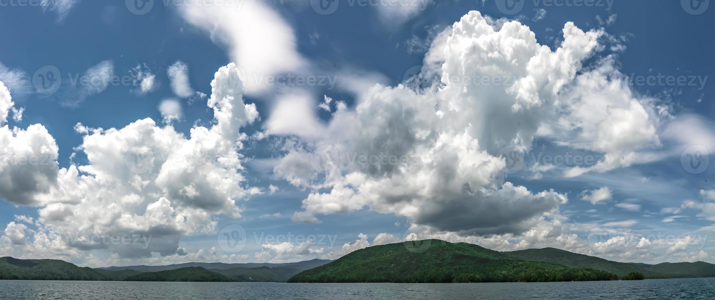 vackra landskapsscener vid sjön Jocassee South Carolina foto