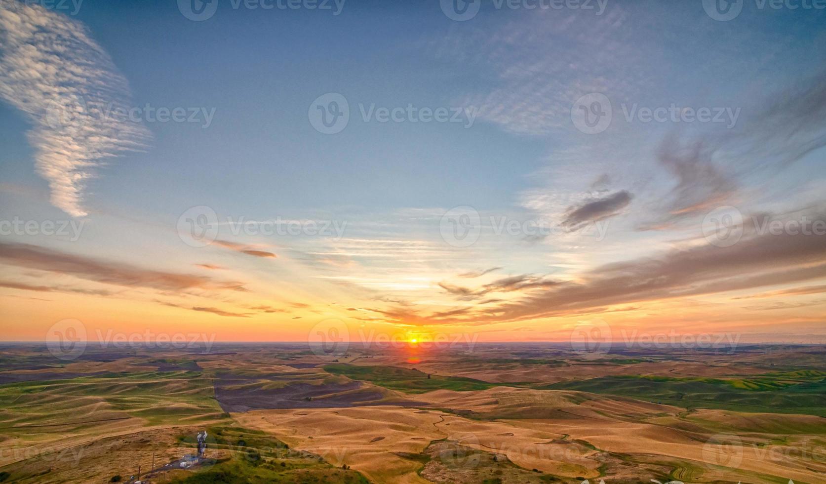 palouse fält och gårdar vid solnedgången landskap från steptoe butte foto