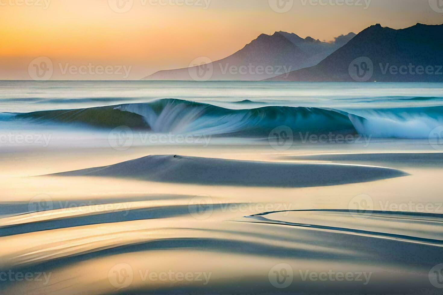 vågor kraschar på de strand på solnedgång. ai-genererad foto