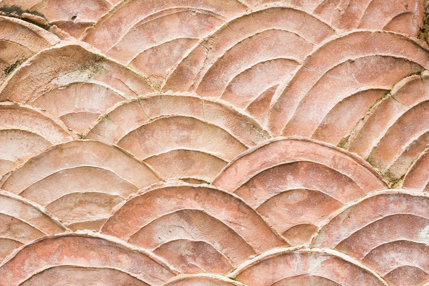närbild mönster av grungy vägg formad som skalor av fisk foto