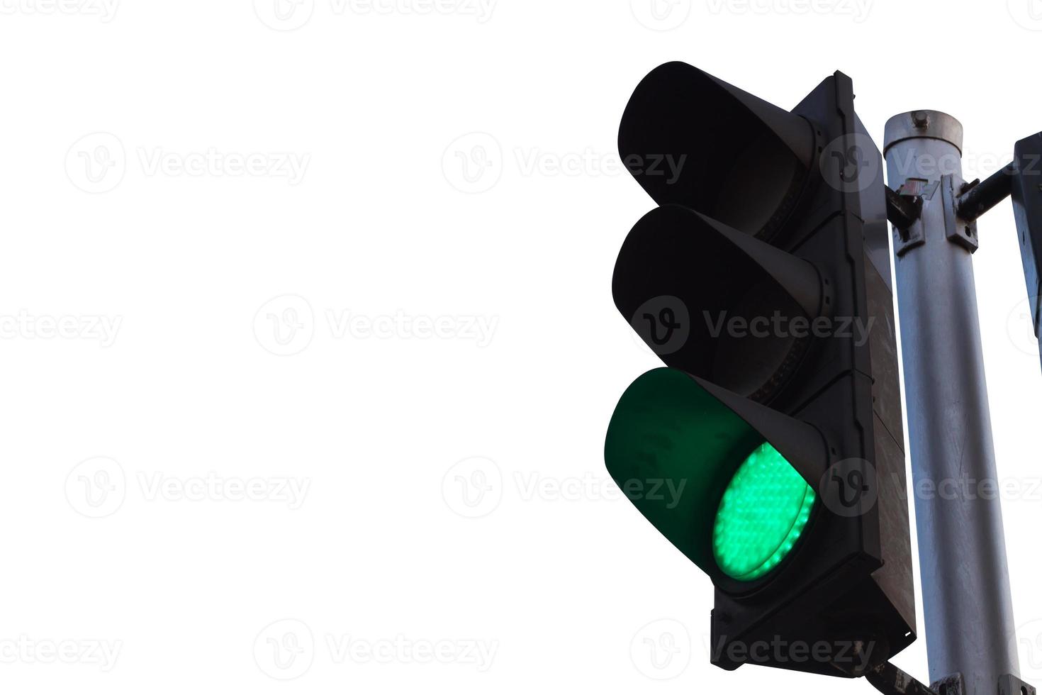 grön färg på trafikljuset isolerad på vit bakgrund foto