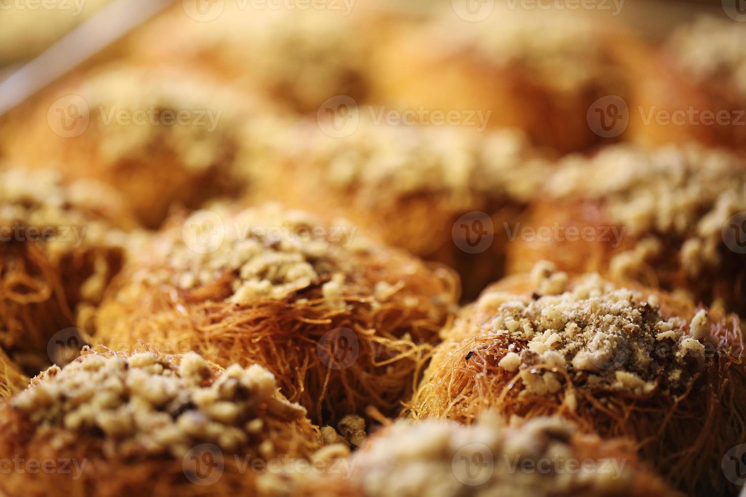 valnötter topp kadayif, bageriprodukter, bakverk och bageri foto