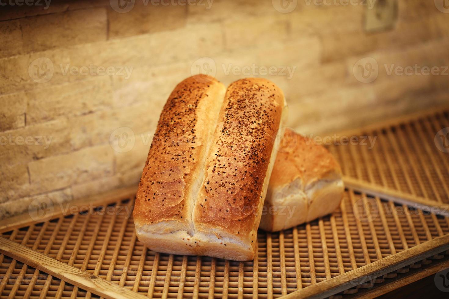 sesamstekt bröd, bageriprodukter, bakverk och bageri foto