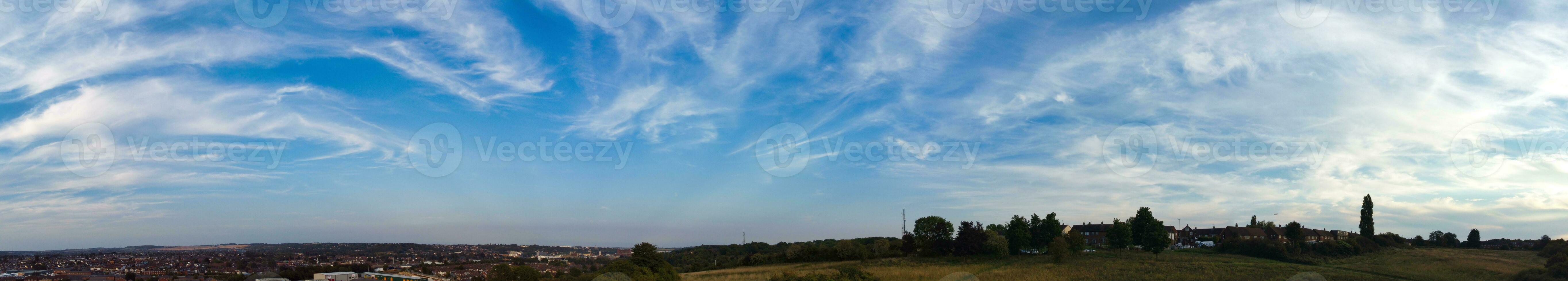 mest skön panorama- se av himmel och dramatisk moln över luton stad av England Storbritannien under solnedgång. de underbar bild var fångad på sep 7:e, 2023. foto