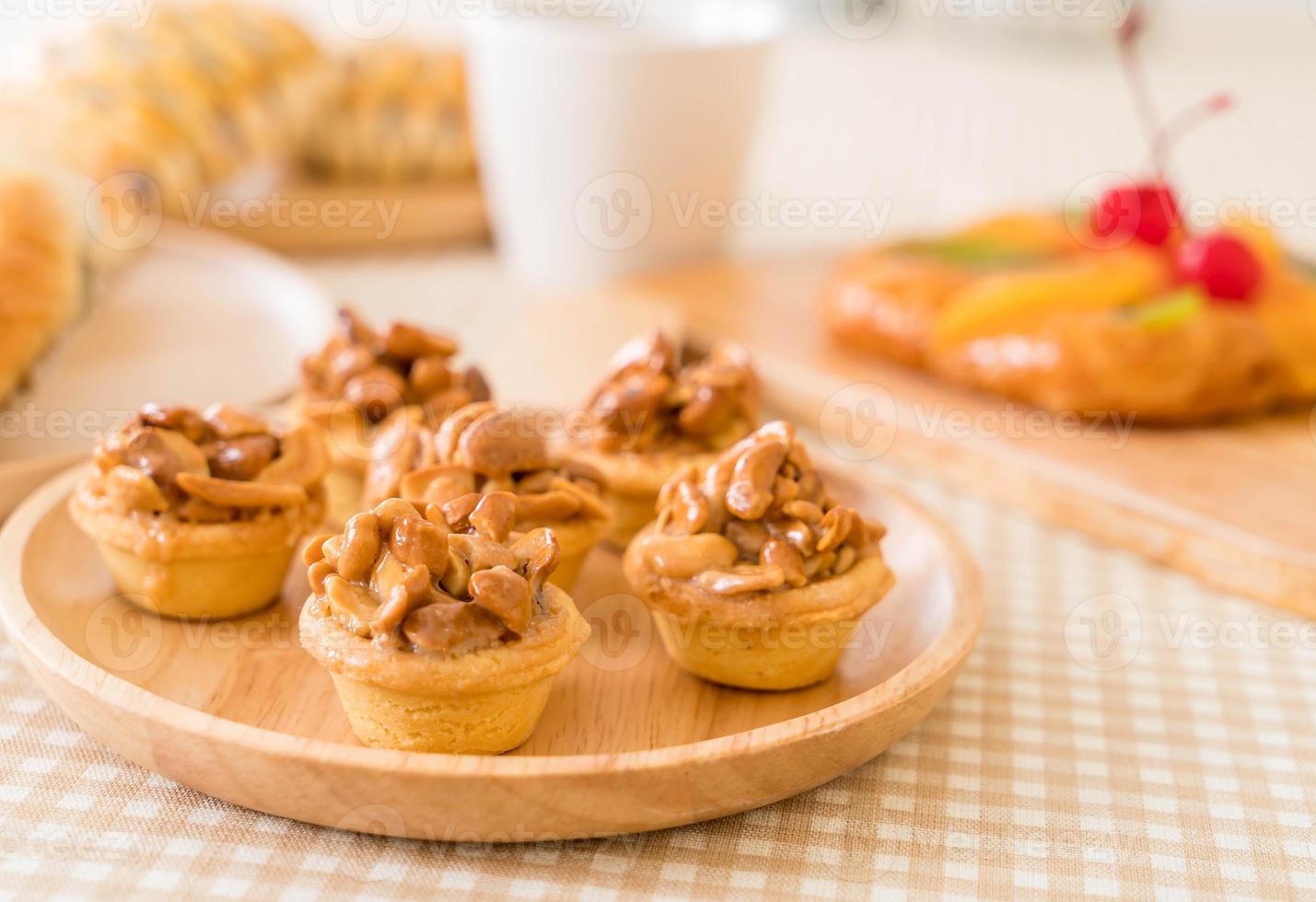 toffee cupcake med kaffe på bordet foto