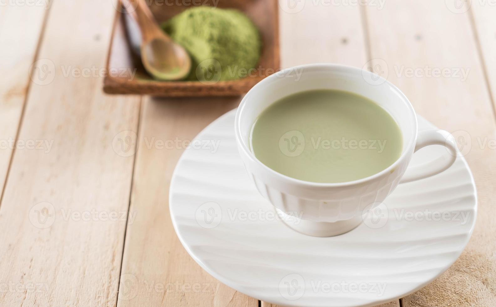 en kopp matcha latte grönt te foto