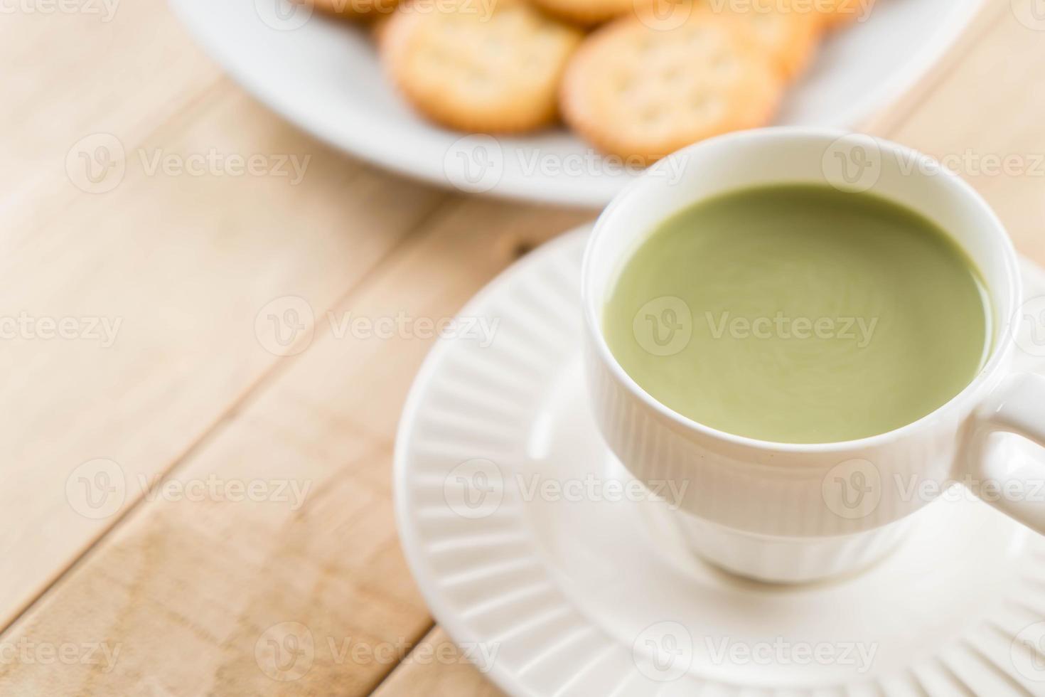 en kopp matcha latte grönt te foto