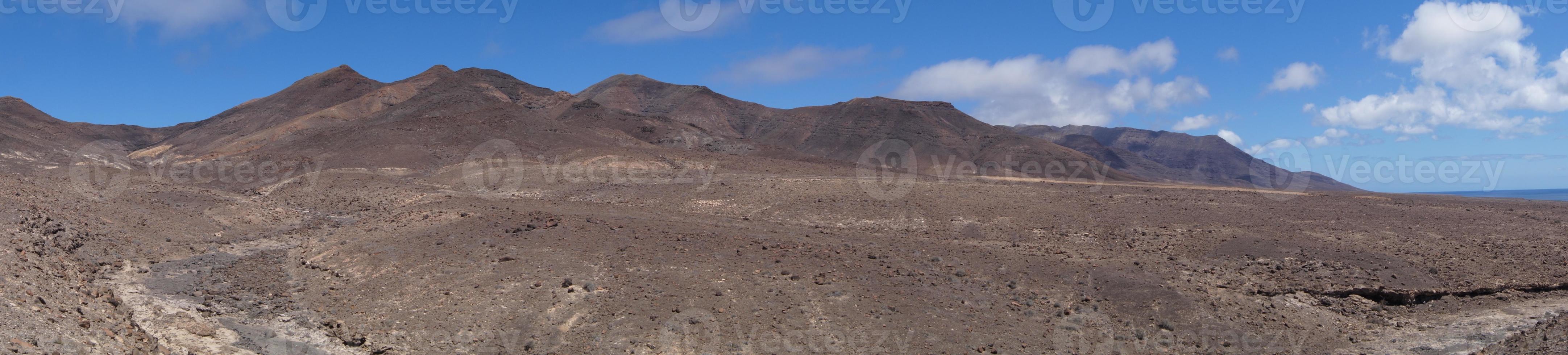 vulkaniska bergen i fuerteventura - spanien foto