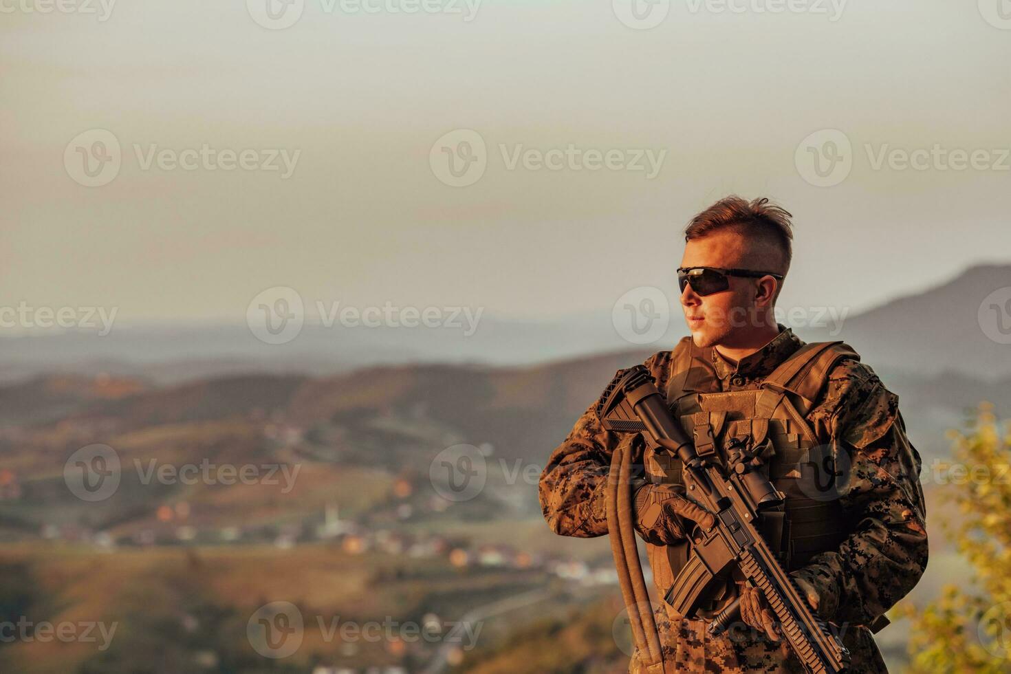 soldat porträtt på solnedgång lokal- hjälte urban legend äkta foto