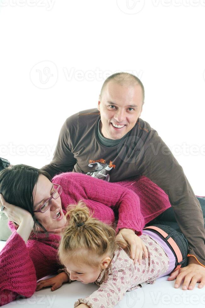 Lycklig ung familj tillsammans foto