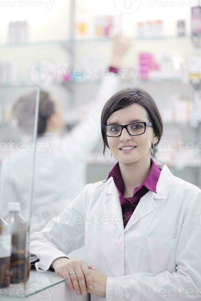team av apotekare kemist kvinna i apotek apotek foto