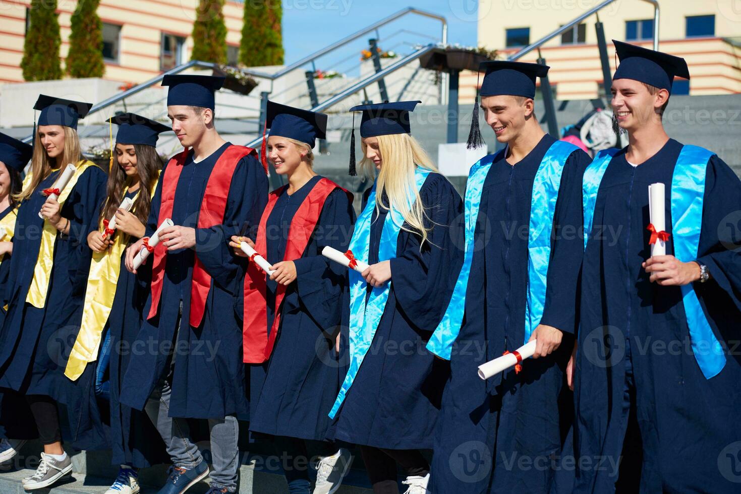 ung examinerade studenter grupp foto