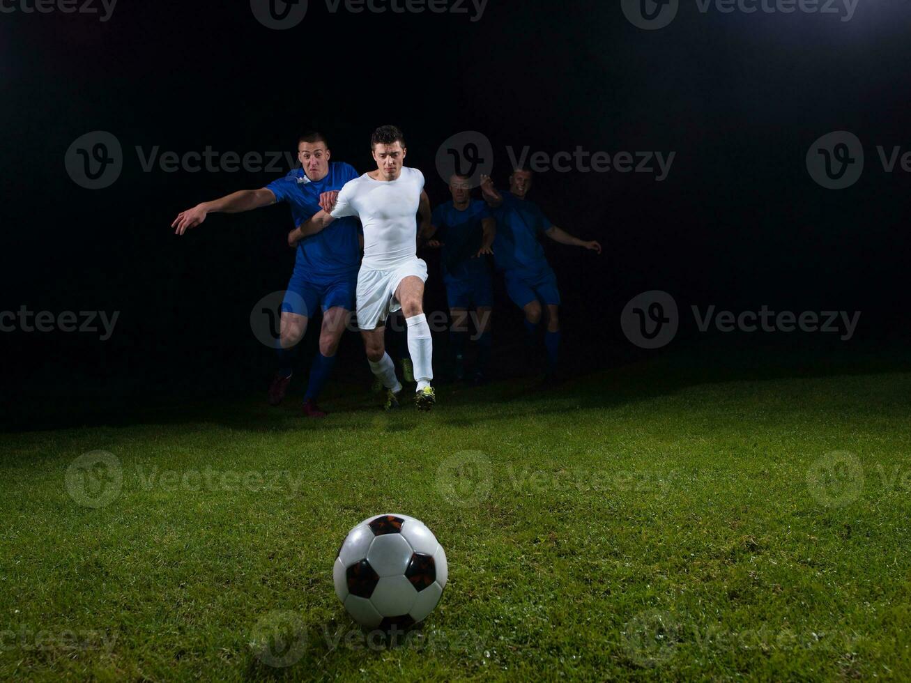 fotboll spelare duell foto