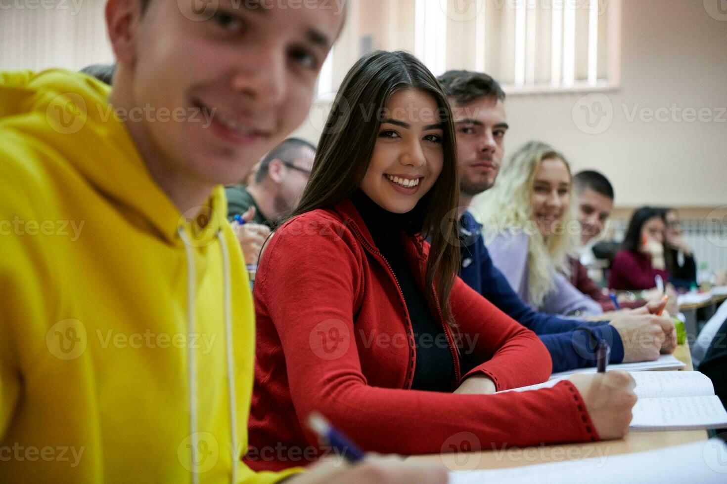 studenter grupp i amfiteaterstudenter grupp i amfiteatern foto