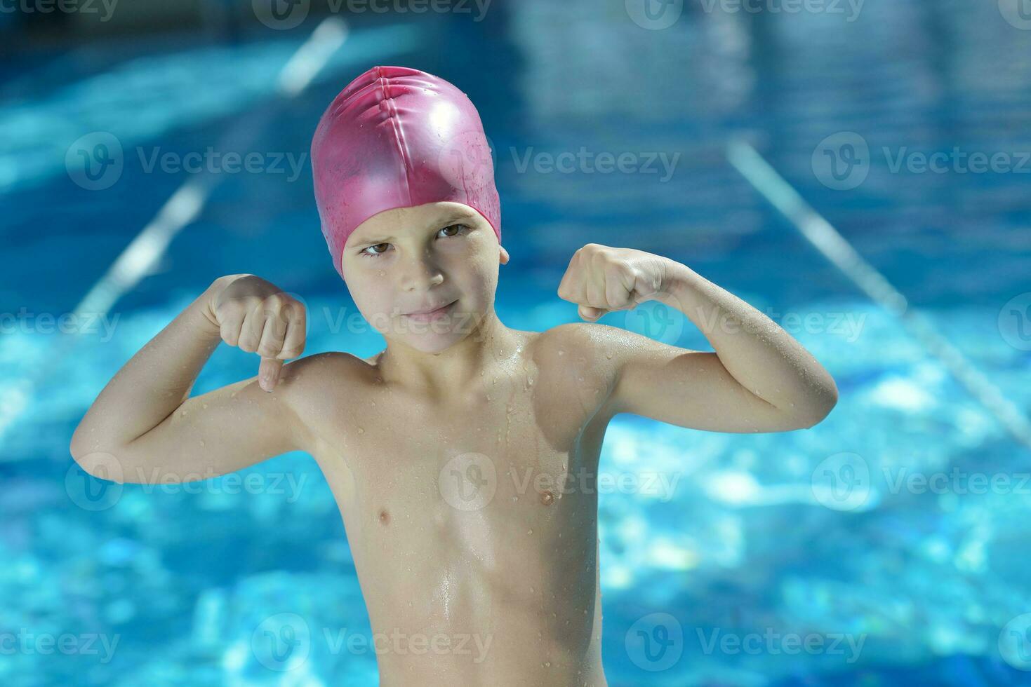 Lycklig barn på simning slå samman foto