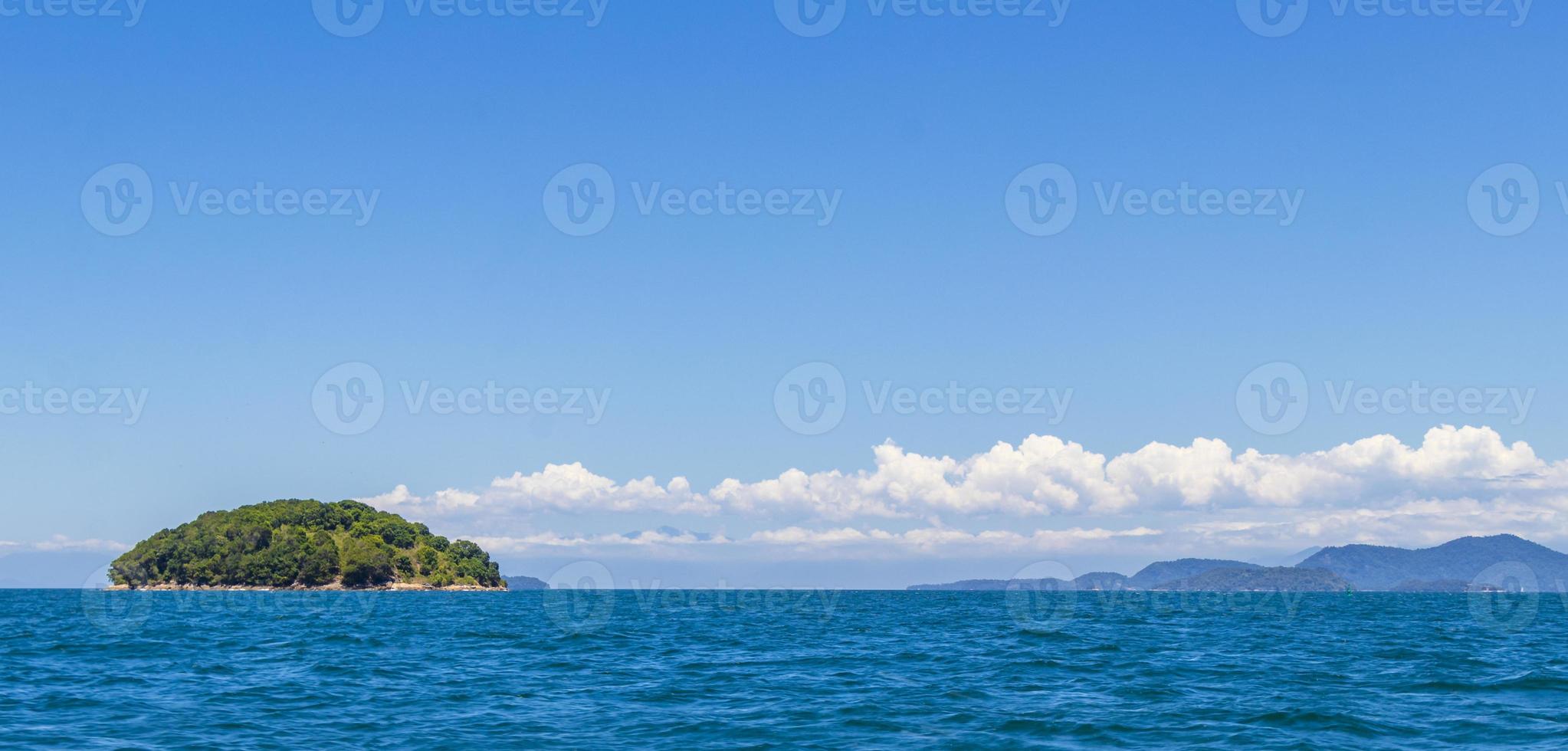 panorama över tropiska öar ilha grande angra dos reis Brasilien. foto