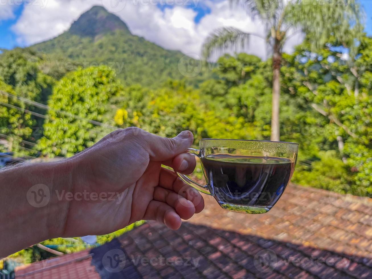 glas kaffe på morgonen ilha grande, Brasilien. foto