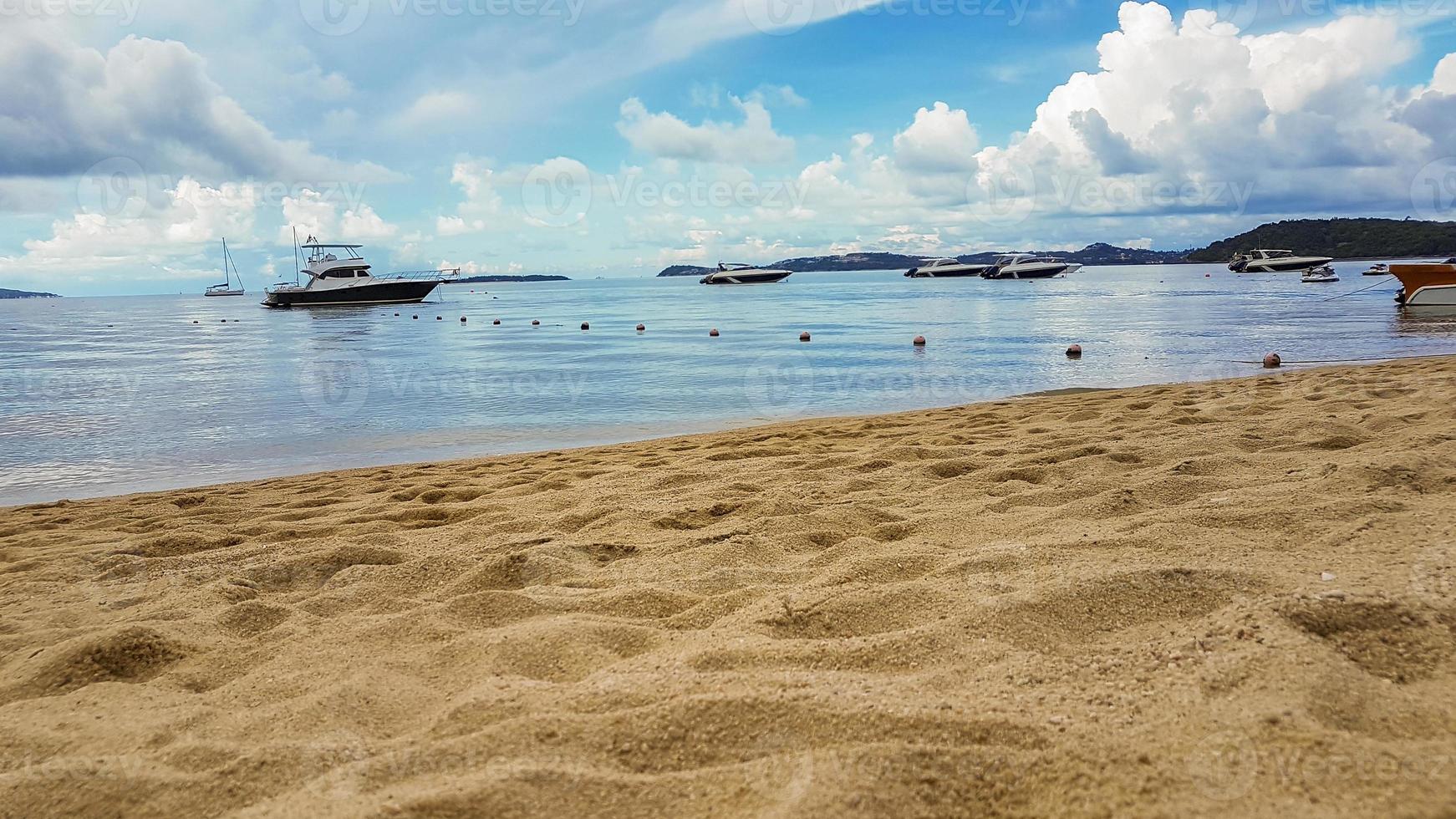 bo phut strand med båtar på Koh Samui i Thailand. foto